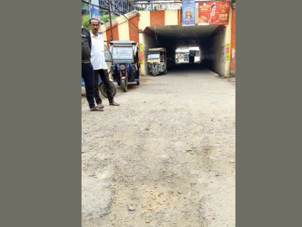 দেড় বছর ধরে বেহাল কাকদ্বীপ স্টেশনের রাস্তা, তীব্র ভোগান্তি