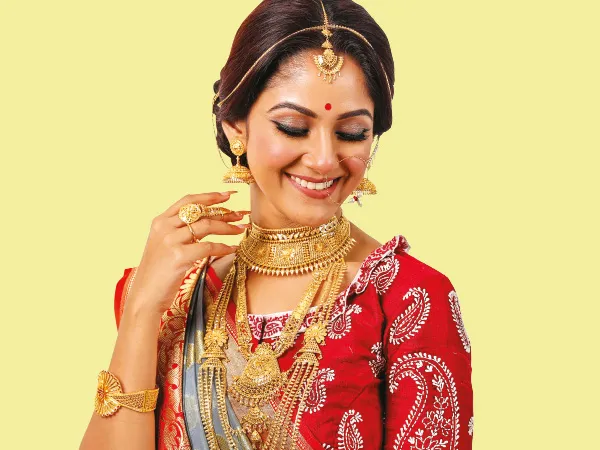 সোনার সাজে&nbsp; কনে বউ