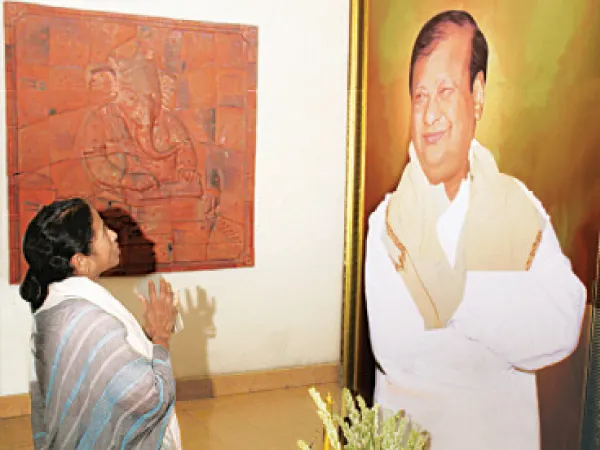 বরুণদা চিরকালীন, সর্বজনীন...
মমতা বন্দ্যোপাধ্যায়