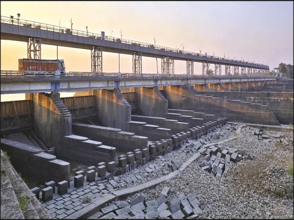 ১৪ নম্বর জাতীয় সড়কে দু&rsquo;মাস ভারী যান চলাচল বন্ধ রাখবে জেলা প্রশাসন