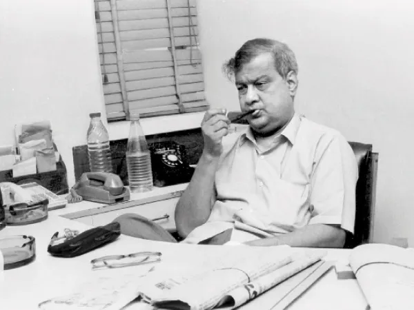 নবাগতদের লেখার সুযোগ দিয়েছেন বরুণবাবু
অমর মিত্র