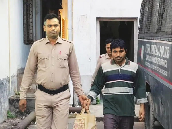 ছাত্রীকে ধর্ষণের অভিযোগে গ্রেপ্তার স্কুলের গ্রন্থাগারিক