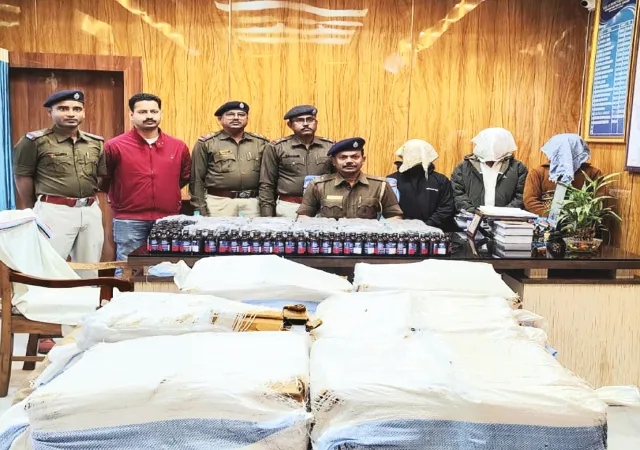 বহরমপুরে ৫৬৫০ বোতল নিষিদ্ধ কাশির সিরাপ উদ্ধার, গ্রেপ্তার তিন