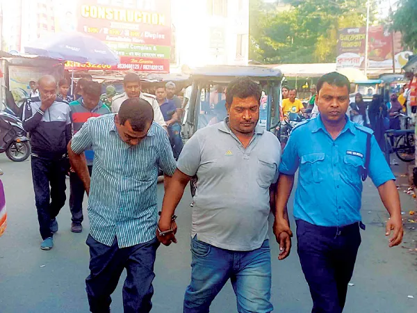 ৩ লক্ষের নয়া পাঁচশোর নোটে ১০ লাখ ফেরত! গ্রেপ্তার আট প্রতারক
