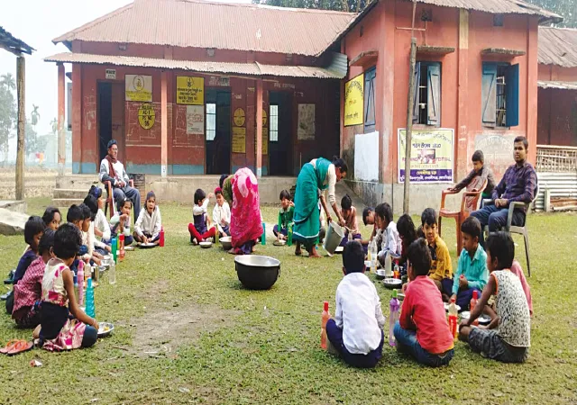 মেখলিগঞ্জ ব্লকের বহু শিক্ষা প্রতিষ্ঠানে নেই ডাইনিং হল, সমস্যায় ছাত্রছাত্রীরা