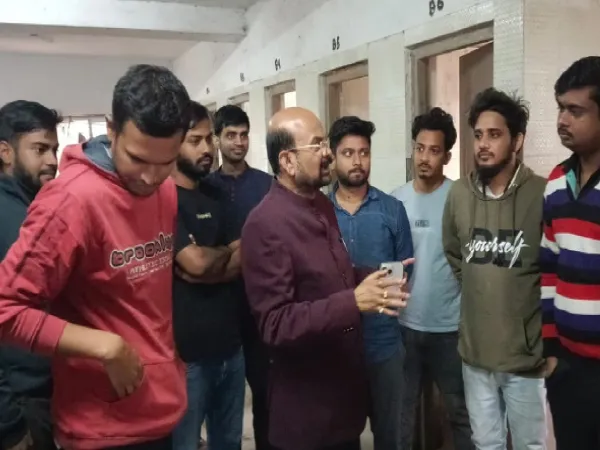 মালদহ মেডিক্যালে আবর্জনার পাহাড় দেখে অসন্তুষ্ট কৃষ্ণেন্দু
&nbsp;
