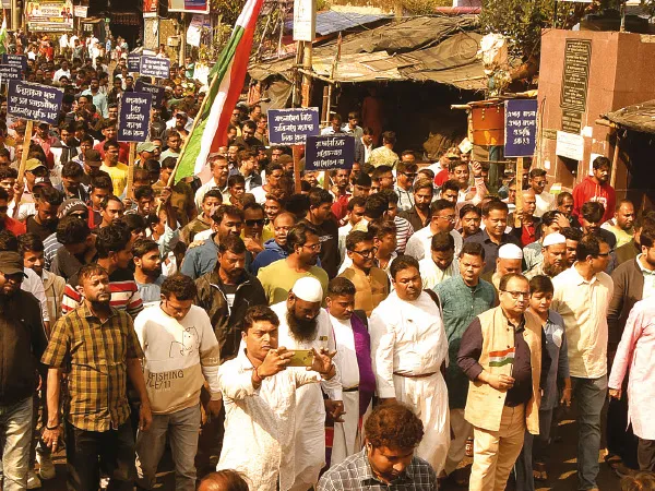 বাংলাদেশে হিন্দুদের নির্যাতন: মোদি সরকারের পদক্ষেপের চেয়ে মিছিল