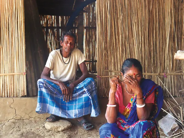 ছেলেরা থাকে বাংলাদেশে, কেতুগ্রামে চোখের জল ফেলছেন বৃদ্ধ দম্পতি