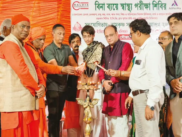 গ্রামে চিকিৎসা পরিষেবা পৌঁছতে চায় স্বাস্থ্যদপ্তর,&nbsp;মহিষাদল ভারত সেবাশ্রম সঙ্ঘের স্বাস্থ্য শিবিরে ভিড়