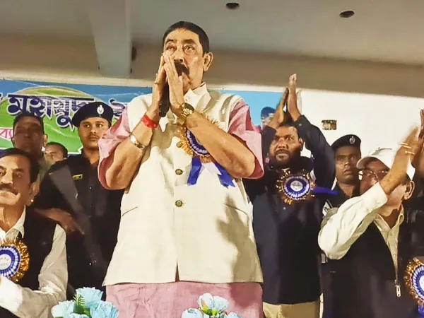 রাজনগরে ফুটবল প্রতিযোগিতার পুরস্কার বিতরণীতে উপস্থিত অনুব্রত