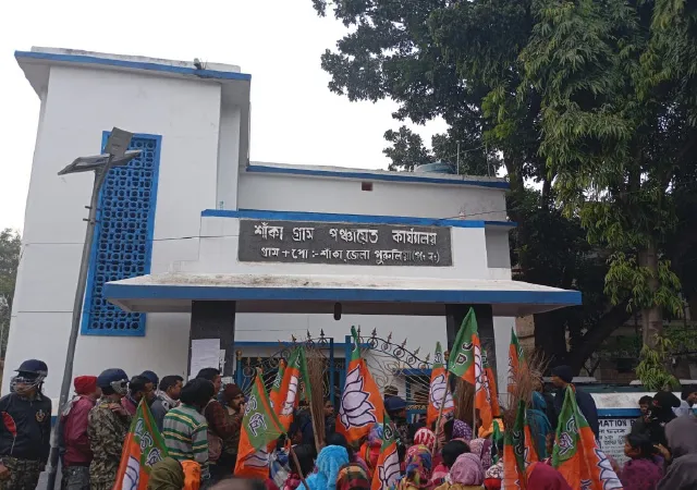 আবাসে অনিয়মের অভিযোগে শাঁখা গ্রাম পঞ্চায়েতে বিজেপির বিক্ষোভ