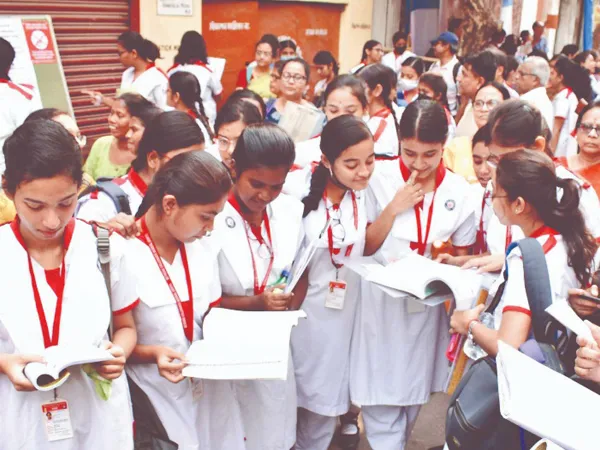 উচ্চ মাধ্যমিক: পরীক্ষার হলেই খোলা হবে প্যাকেট, প্রশ্ন ফাঁস ঠেকাতে পদক্ষেপ সংসদের