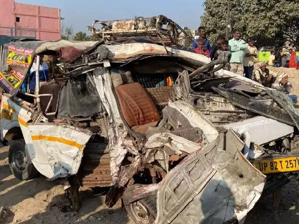 হাথরাসে পিকআপ ভ্যানের সঙ্গে ট্রাকের ভয়াবহ সংঘর্ষ! মৃত শিশুসহ ৭
&nbsp;