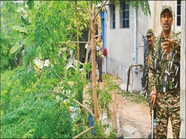 কুয়েত ফেরত দর্জির বাড়িতে ইডি&rsquo;র হানা