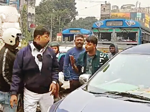 নাকা চেকিংয়ে সার্জেন্টকে নিগ্রহ মদ্যপের, গ্রেপ্তার গাড়ি চালক