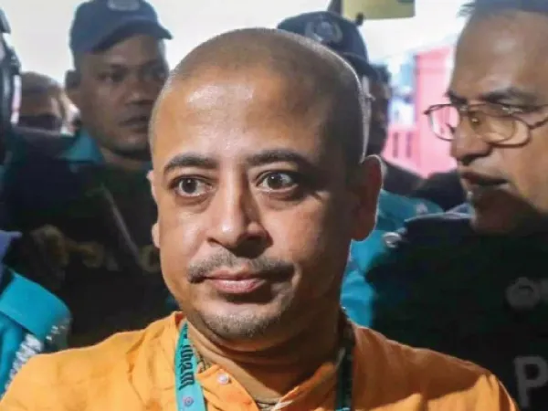 হিন্দু নির্যাতনের কথা স্বীকার করল ঢাকা,&nbsp;মারমুখী আইনজীবীদের চাপ, ভণ্ডুল চিন্ময়কৃষ্ণের জামিনের মামলার শুনানি