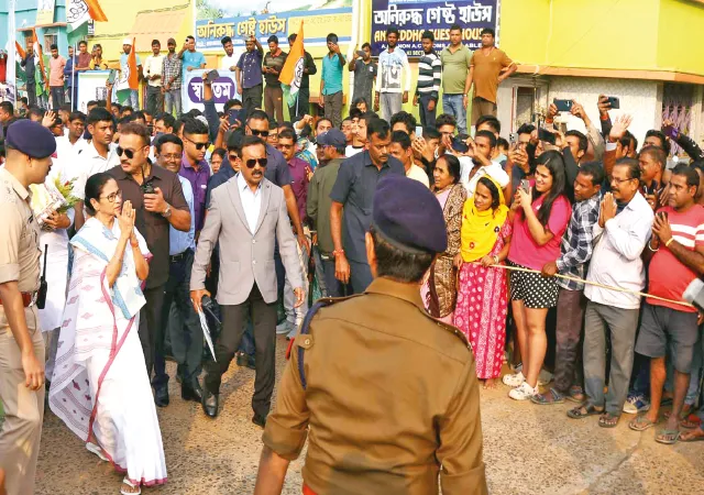 স্কুলের শিশুদের পাঠালেন চকোলেট,&nbsp;দীঘায় মুখ্যমন্ত্রীকে ঘিরে ব্যাপক উন্মাদনা