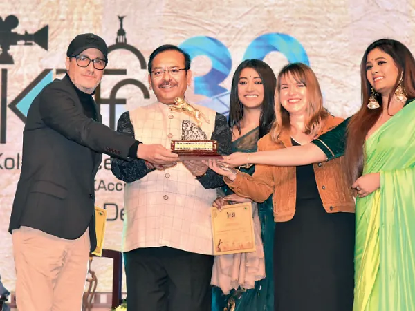 চলচ্চিত্র উৎসবে জয়জয়কার, বুলগেরিয়ার সমাপ্তি অনুষ্ঠানে ফোনে শুভেচ্ছা মমতার