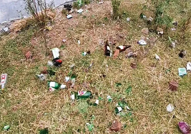 শিক্ষকের অভাবে লাভপুরে বন্ধ জুনিয়র স্কুল চত্বরেই বসছে নেশার আসর