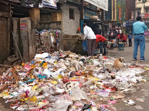 চুঁচুড়া পুরসভার অস্থায়ী কর্মীদের কর্মবিরতি ১১ দিনে, জঞ্জালের স্তূপে গোটা শহর যেন&nbsp;আস্তাকুঁড়, নির্বাক পুর-প্রশাসন