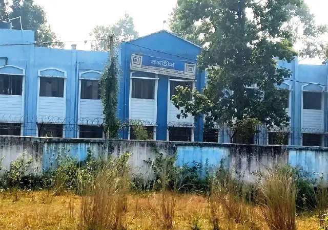 ঝাড়গ্রামে কর্মতীর্থ ৮ বছর ধরে বন্ধ অবস্থায় পড়ে, ভগ্নদশা