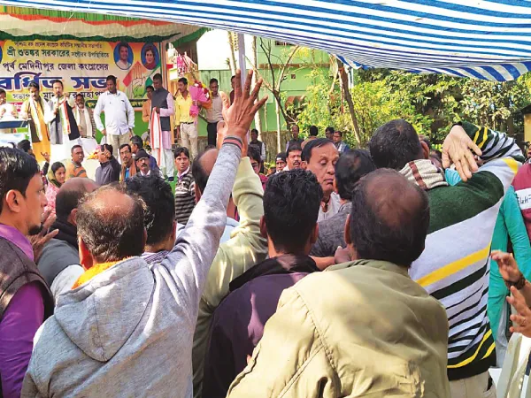 তমলুকে প্রদেশ কংগ্রেস সভাপতির সভায় ধুন্ধুমার দুই গোষ্ঠীর নেতাদের,&nbsp;দল থেকে বের করে দেওয়ার হুঁশিয়ারি শুভঙ্করের