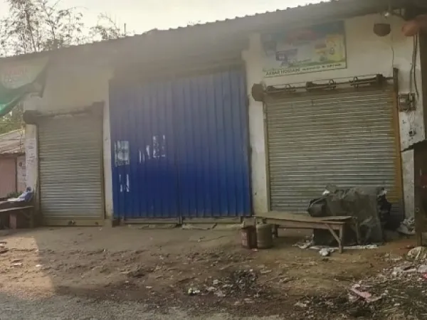 মালিওর বাঁধরোডের দু&rsquo;ধারের গাছ কেটে নির্মাণের অভিযোগ, ক্ষোভ