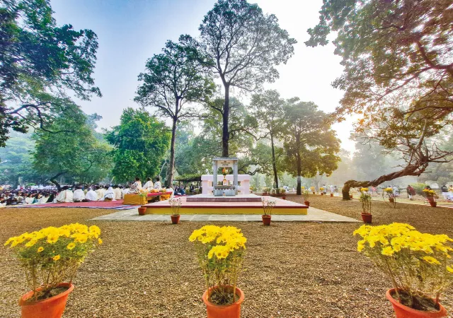 প্রথা মেনে ব্রহ্ম উপাসনা পুরোদমে শুরু পৌষমেলা
