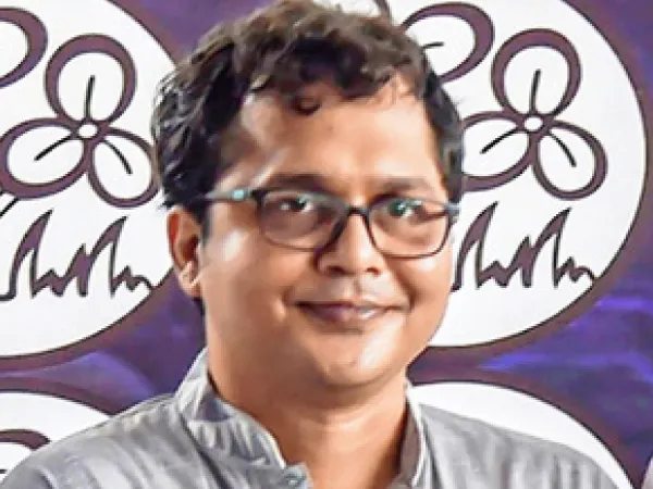 সাকেতের বিরুদ্ধে আদালতে মন্ত্রীর স্ত্রী