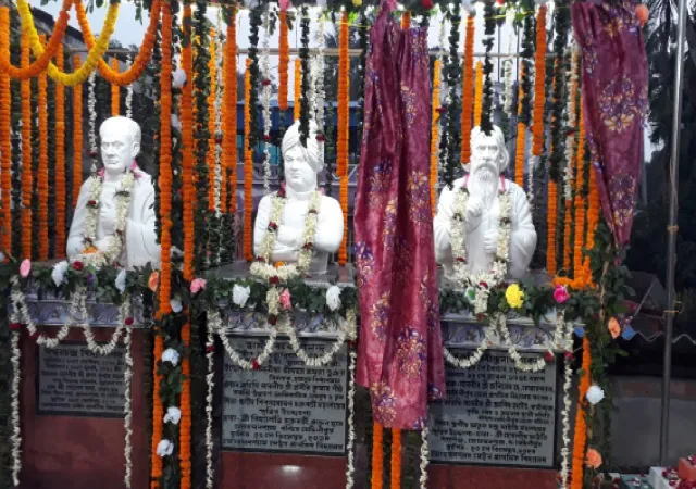 প্রতিষ্ঠা দিবসে মনীষীদের&nbsp;মূর্তি বসল দাসপুরের স্কুলে