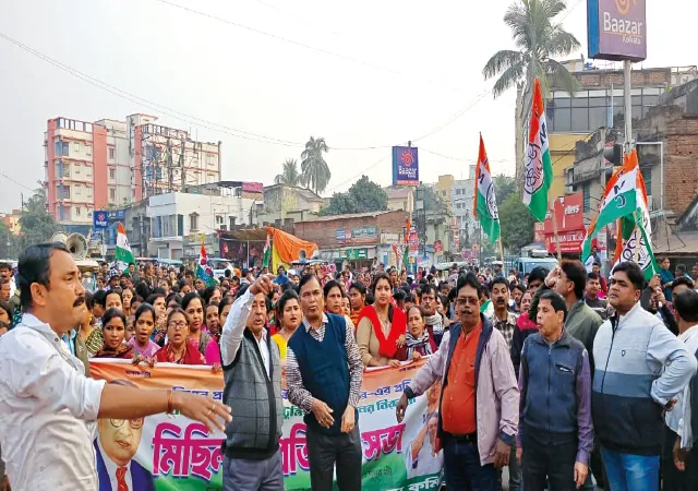 স্বরাষ্ট্রমন্ত্রীর মন্তব্যের প্রতিবাদে&nbsp;দুই বর্ধমানে তৃণমূলের বিক্ষোভ