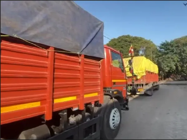 সিকিমের বর্জ্যবোঝাই ৩টি লরি আটক শিলিগুড়িতে