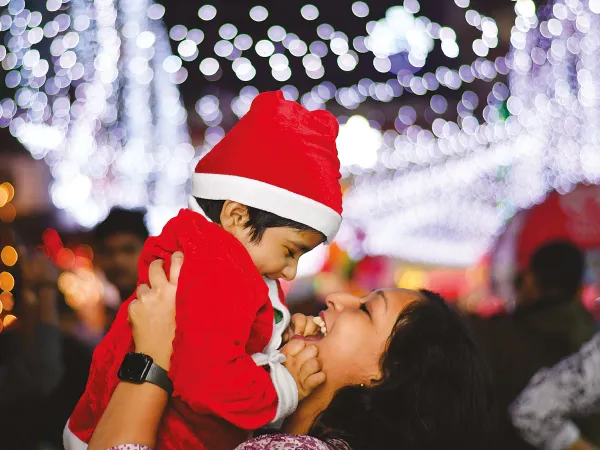 ক্রিসমাস ইভে জমজমাট পার্ক স্ট্রিট,&nbsp;মোতায়েন ৩ হাজার পুলিস, নারী সুরক্ষায় বাড়তি গুরুত্ব