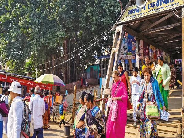 বড়দিন, বর্ষবরণে যাত্রী সামাল দিতে বাড়তি ফেরি নবদ্বীপ ও মায়াপুরে