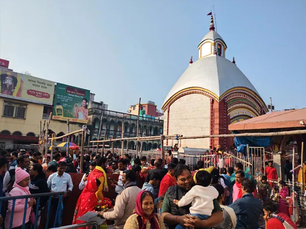 বড়দিন উপলক্ষ্যে তারাপীঠ মন্দিরে উপচে পড়ল ভিড়