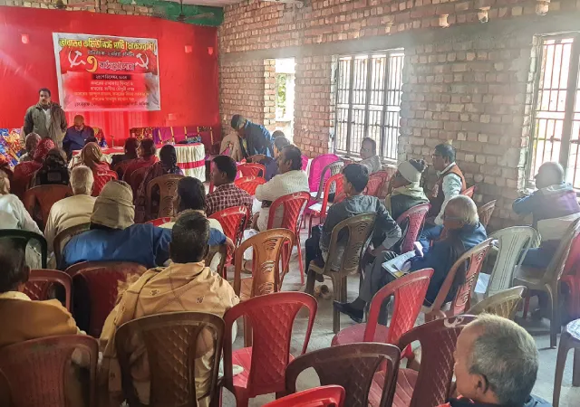 প্রয়োজনে পাশে পাওয়া যায় না দলের নেতাদের, সিপিএমের সম্মেলনে ক্ষোভ
&nbsp;