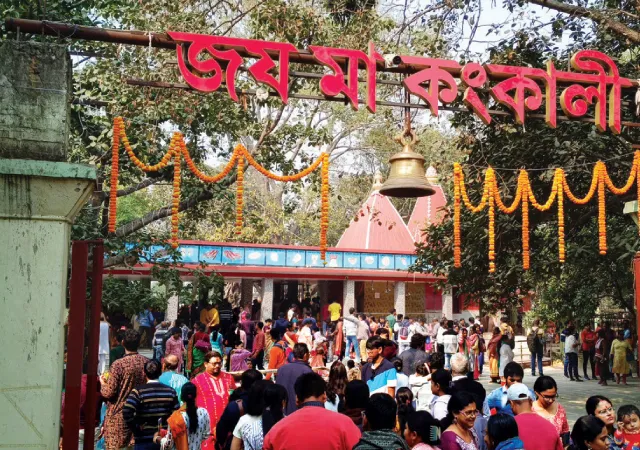 পৌষমেলা থেকে সোনাঝুরি হাট, পর্যটকদের দখলে শান্তিনিকেতন,&nbsp;ভক্তদের ভিড় কঙ্কালীতলায়&nbsp;