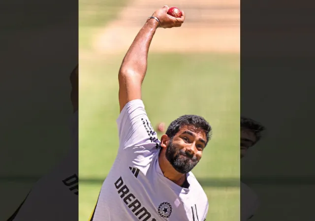 বুমরাহকে কৃতিত্ব শাস্ত্রীর