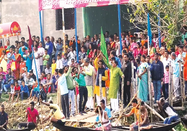 জমজমাট পূর্বস্থলীর খাল-বিল, চুনো মাছ, পিঠেপুলি ও প্রাণিপালন উৎসব