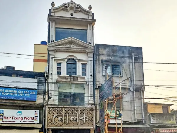 বিল্ডিং প্ল্যান ছাড়াই চারতলা অনুষ্ঠান বাড়ি কাউন্সিলারের