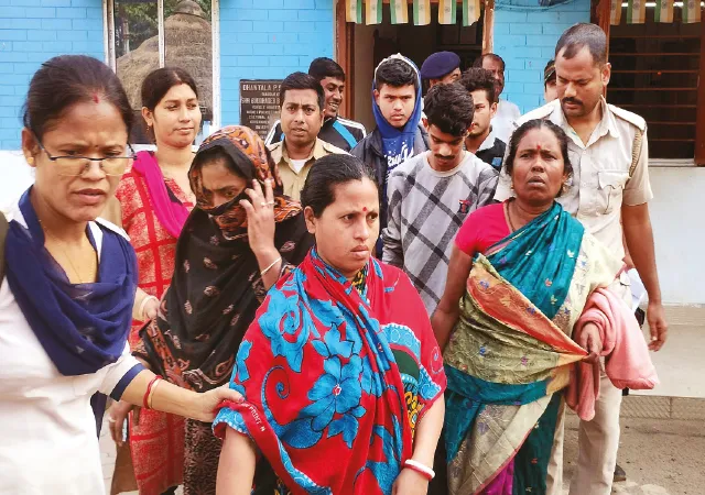 ধানতলা ও হাঁসখালি এলাকা &nbsp;থেকে ধৃত ১০ অনুপ্রবেশকারী