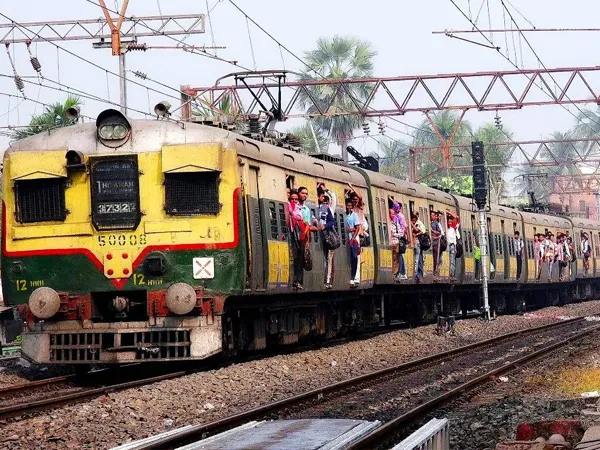 বছরের শেষ রবিবার হাওড়া শাখায় বাতিল বহু লোকাল