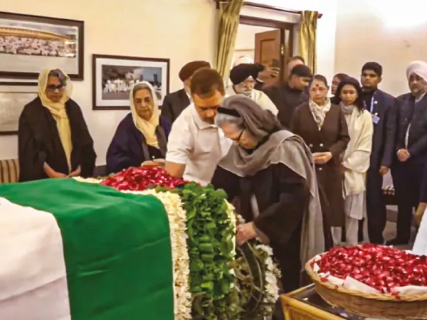 আজ নিগমবোধ শ্মশান ঘাটে অন্ত্যেষ্টি,&nbsp;প্রাক্তন প্রধানমন্ত্রীকে শ্রদ্ধা নেতা-কর্মীদের
&nbsp;