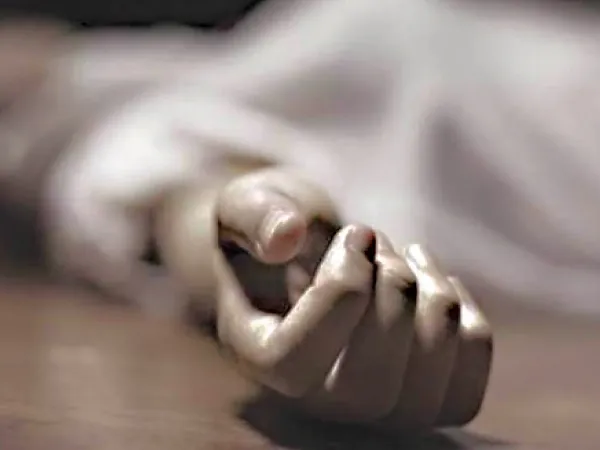 স্বামীকে ডিভোর্স দিলেও বিয়েতে নারাজ প্রেমিক, আত্মঘাতী তরুণী