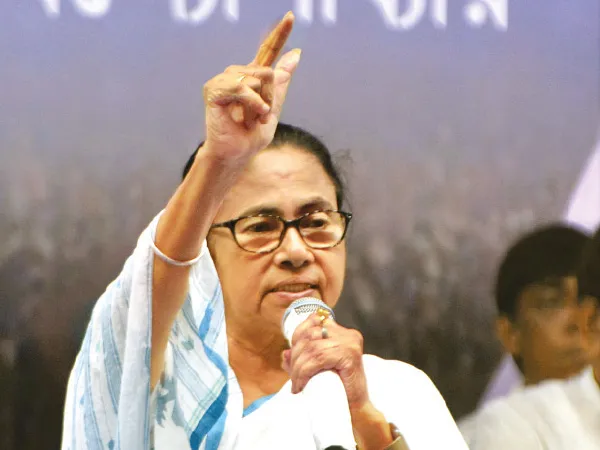 অনুমতি নিয়ে তবেই বেসরকারি অনুষ্ঠানে যেতে পারবেন মন্ত্রীরা, নির্দেশ মমতার