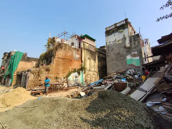 মেট্রো-বিপর্যয়ে ক্ষতিগ্রস্ত বাড়ি তৈরিতে টালবাহানা,&nbsp;&nbsp;কবে কাটবে &lsquo;যাযাবর&rsquo; দশা, প্রশ্ন বউবাজারের