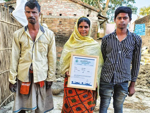 &lsquo;মমতা&rsquo;র স্পর্শে ঘর ভেঙেছেন মোমেনা বিবি,&nbsp;আগামী শীতে ঠাঁই পাকা বাড়িতে