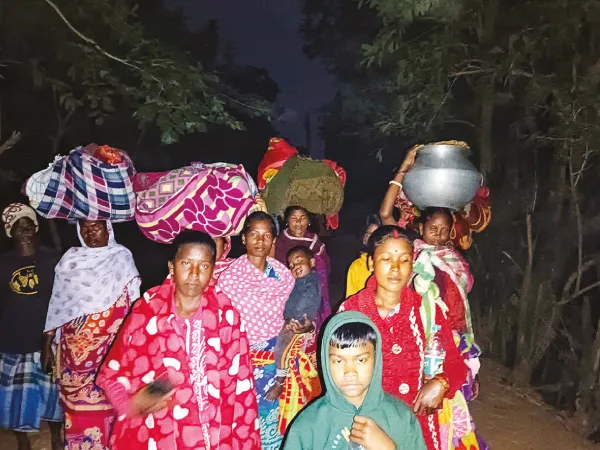 জিনাত ধরা পড়তেই বাড়ি গেলেন মনেশ্বরী, ফুলটুসিরা, লালগড়ের পুনরাবৃত্তি না হওয়ায় স্বস্তি বনদপ্তরে
&nbsp;