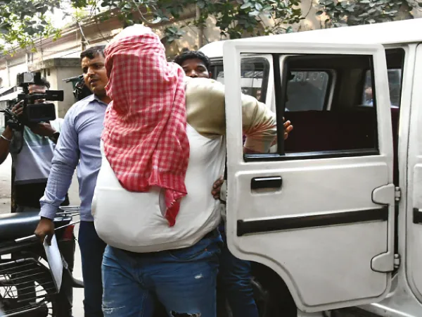 পাসপোর্ট কাণ্ডের মূল চক্রী ধৃত,&nbsp;বাড়িতেই চলত আস্ত &lsquo;আপিস&rsquo;! পুলিসের নজরে আরও ১০