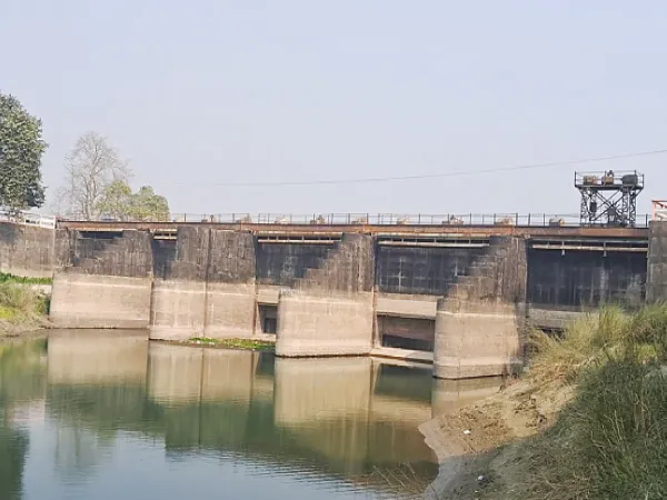 নুরপুরে কালিন্দীর ভাঙনে জলের তলায় চাষের জমি